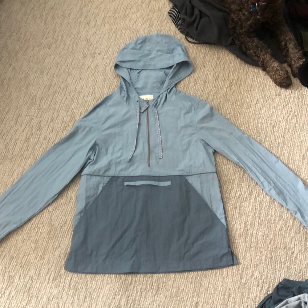 Windbreaker and rain jacket pullover